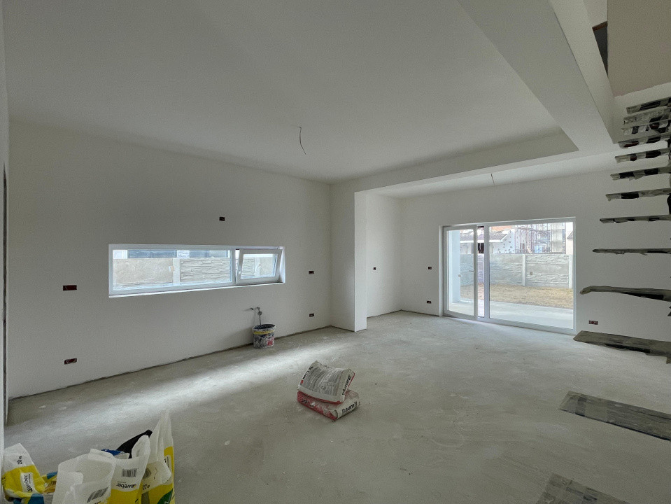 Duplex 4 camere la asfalt Calea Medves