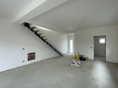 Duplex 4 camere la asfalt Calea Medves