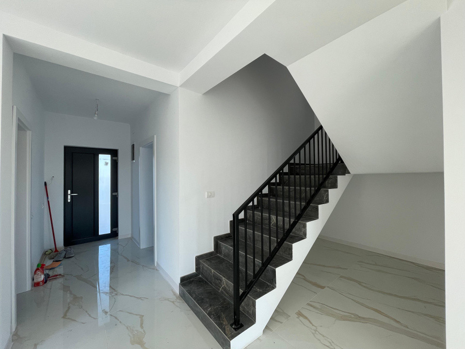 Duplex despartit prin camera tehnica  finisaje premium Mosnita