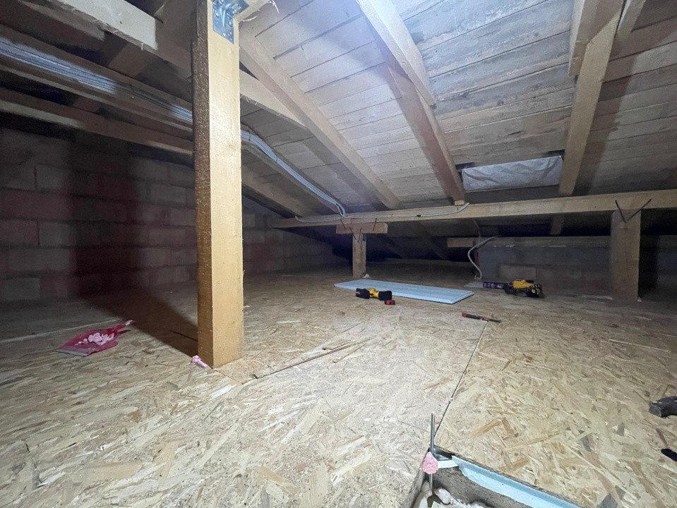 Duplex despartit prin camera tehnica  finisaje premium Mosnita