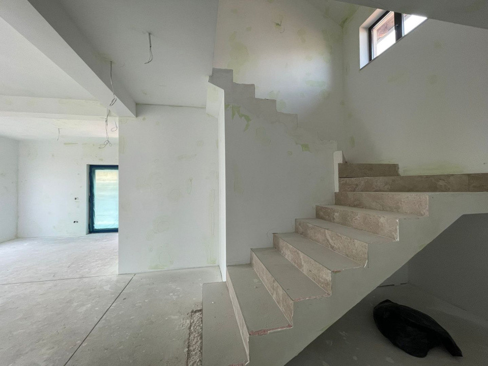 Casa individuala 4 camere si garaj Mosnita Veche