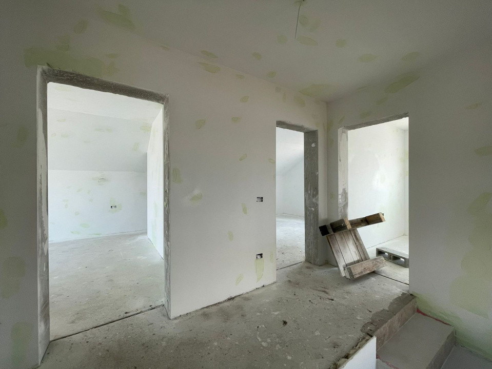 Casa individuala 4 camere si garaj Mosnita Veche