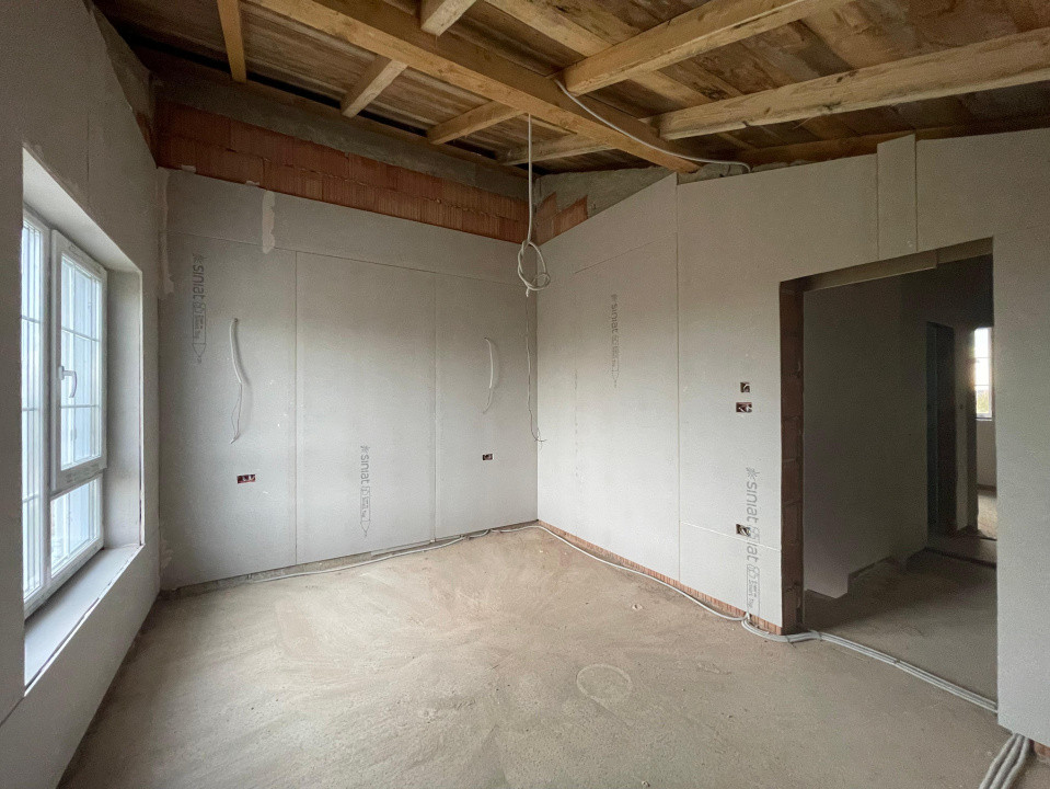 Duplex 4 camere despartit prin camera tehnica Calea Medves Mosnita