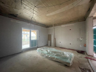 Duplex 4 camere despartit prin camera tehnica Calea Medves Mosnita