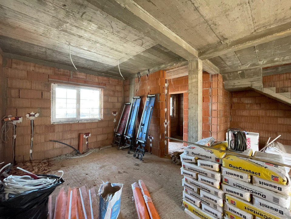 Duplex 3 camere despartit prin camera tehnica Mosnita Valery