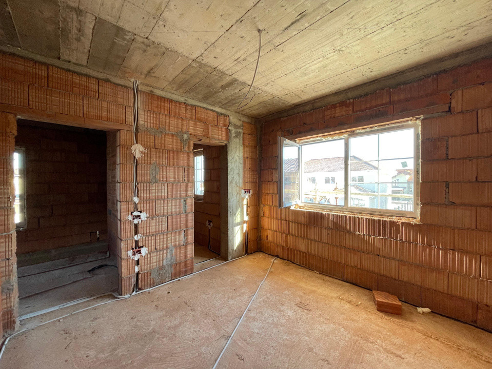 Duplex 3 camere despartit prin camera tehnica Mosnita Valery