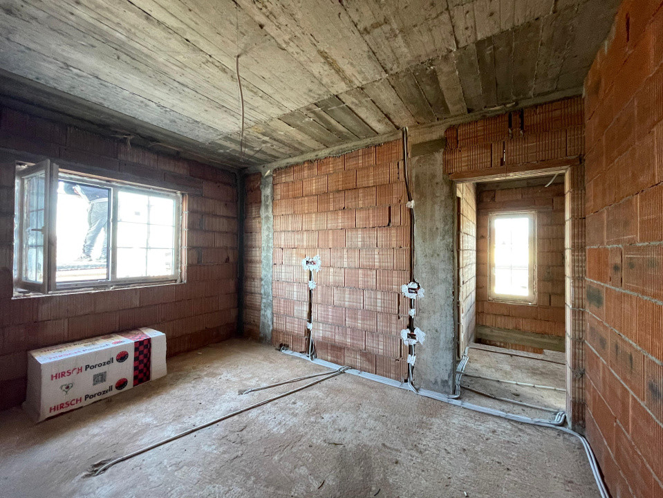 Duplex 3 camere despartit prin camera tehnica Mosnita Valery