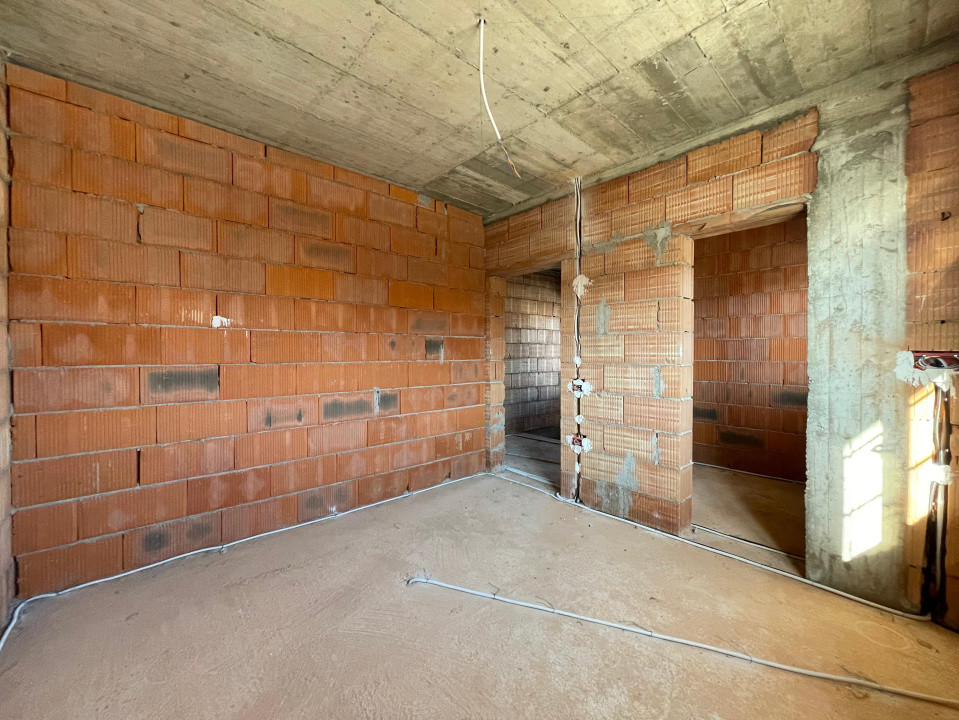 Duplex 3 camere despartit prin camera tehnica Mosnita Valery