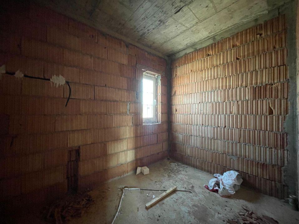 Duplex 3 camere despartit prin camera tehnica Mosnita Valery