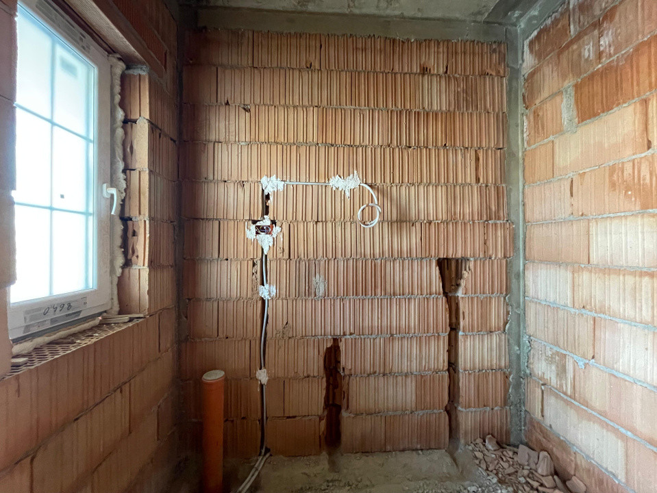 Duplex 3 camere despartit prin camera tehnica Mosnita Valery