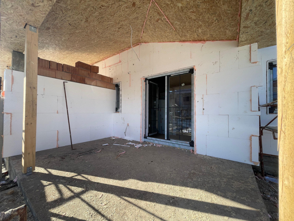 Duplex 3 camere despartit prin camera tehnica Mosnita Valery