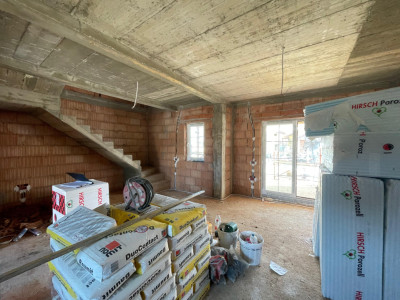 Duplex 3 camere despartit prin camera tehnica Mosnita Valery