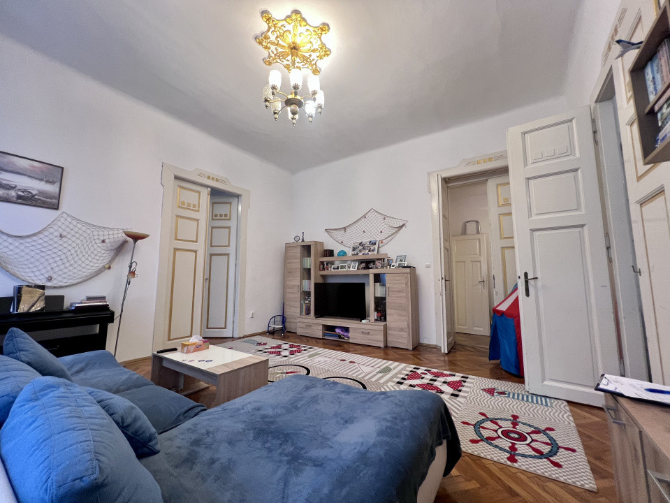  Apartament cu 3 camere,  110mp, etaj 1 - Zona Ultra-Centrala