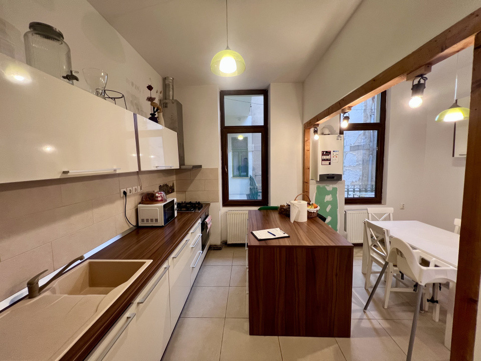  Apartament cu 3 camere,  110mp, etaj 1 - Zona Ultra-Centrala