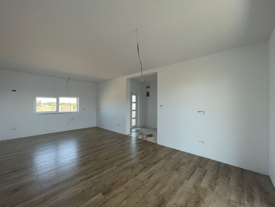 Duplex 3 camere despartit prin baie - Urseni