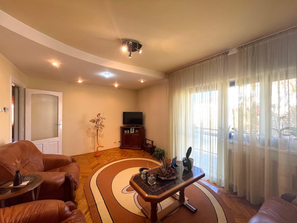 Apartament decomandat 3 camere Soarelui