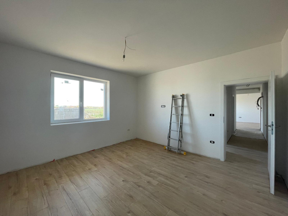 Apartament 3 camere + curte Calea Urseni