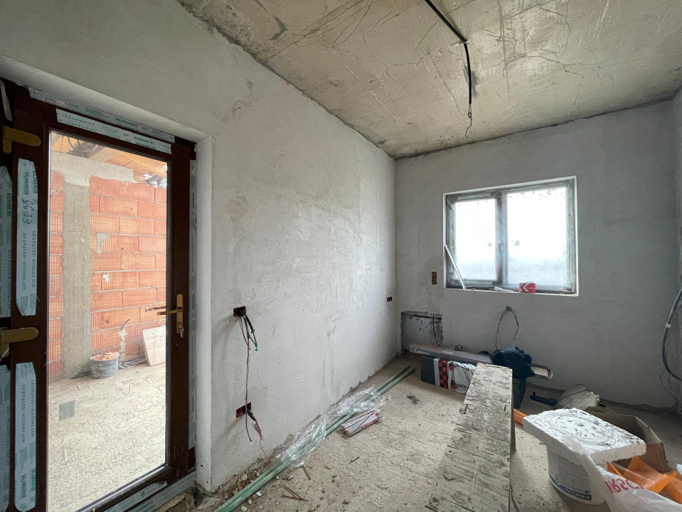 Duplex 5 camere despartit prin garaj Mosnita Noua