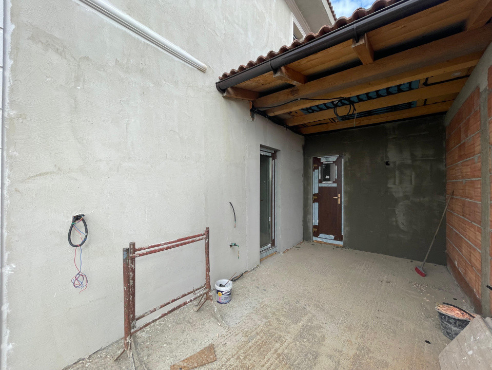 Duplex 5 camere despartit prin garaj Mosnita Noua