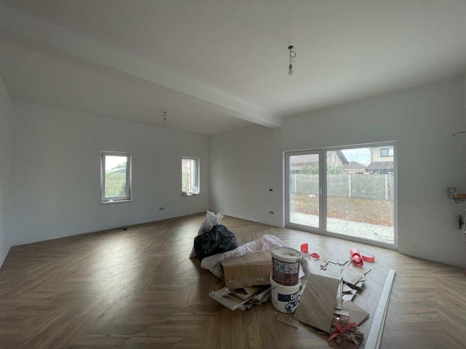 Duplex pe parter 4 camere separat prin dressing Urseni