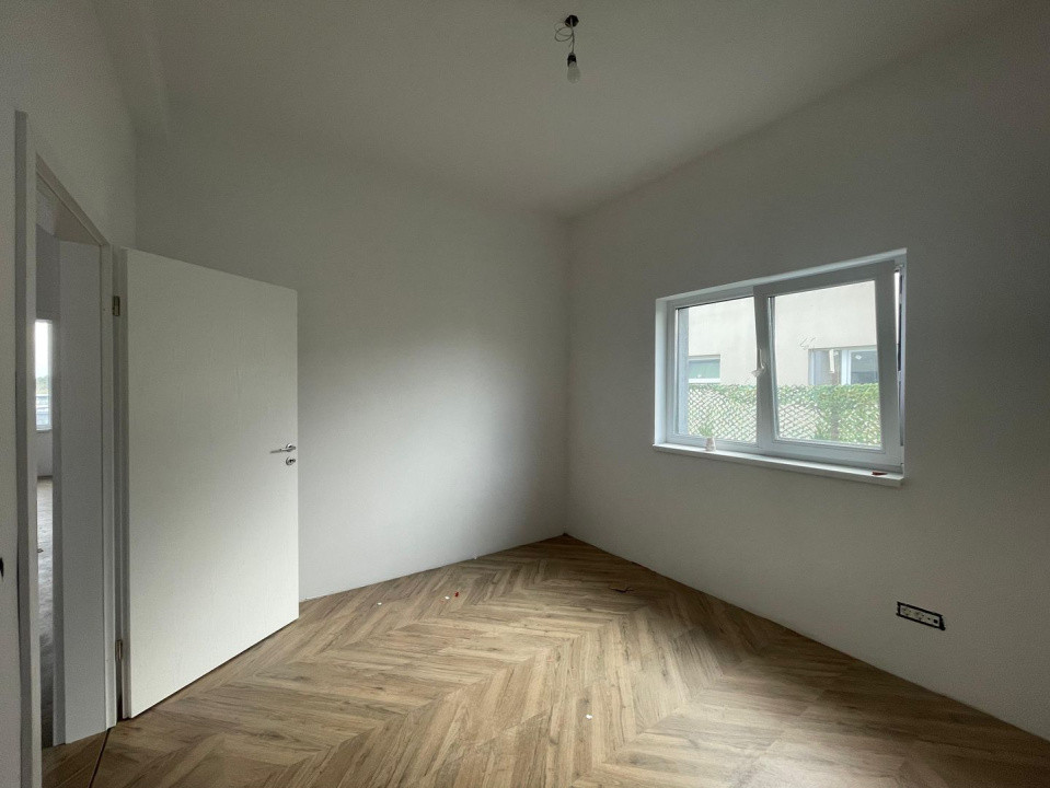 Duplex pe parter 4 camere separat prin dressing Urseni