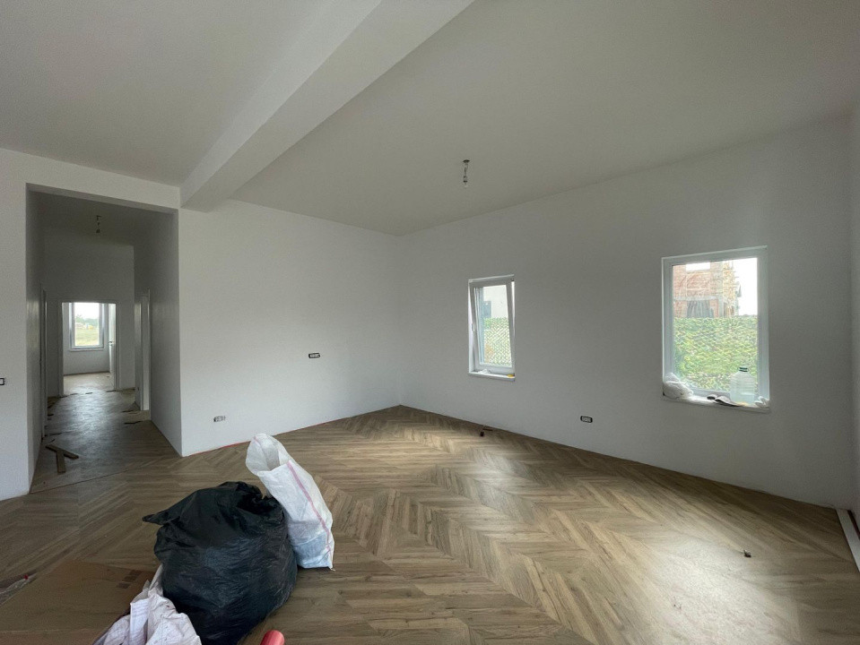 Duplex pe parter 4 camere separat prin dressing Urseni