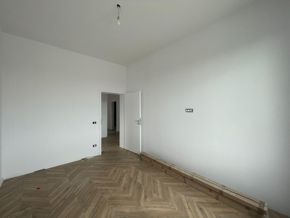 Duplex pe parter 4 camere separat prin dressing Urseni