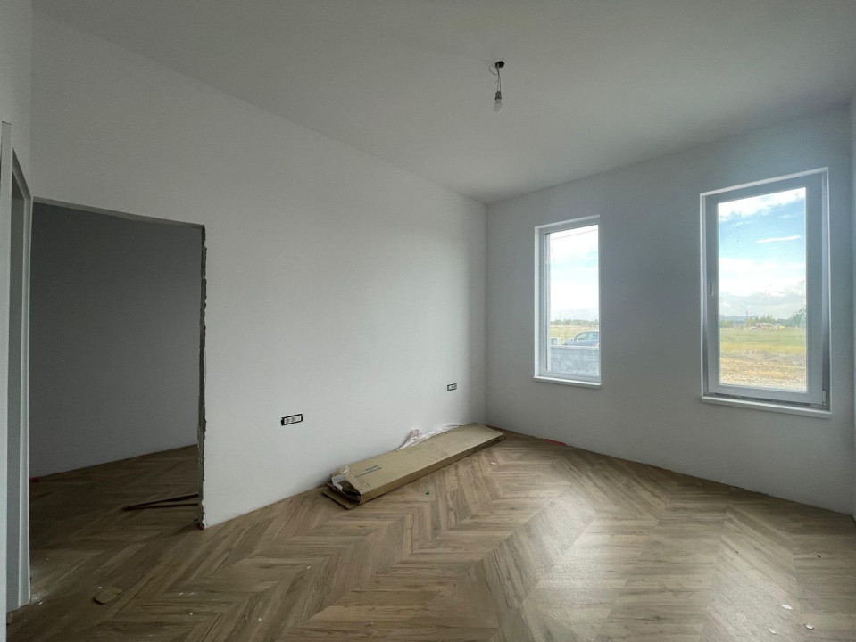 Duplex pe parter 4 camere separat prin dressing Urseni