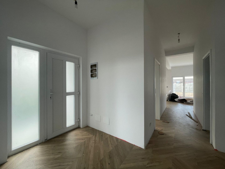 Duplex pe parter 4 camere separat prin dressing Urseni