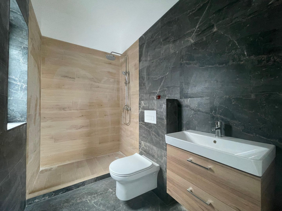 Duplex pe parter 4 camere separat prin dressing Urseni