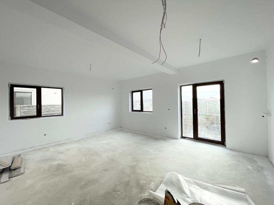 Duplex 4 camere central Mosnita Veche