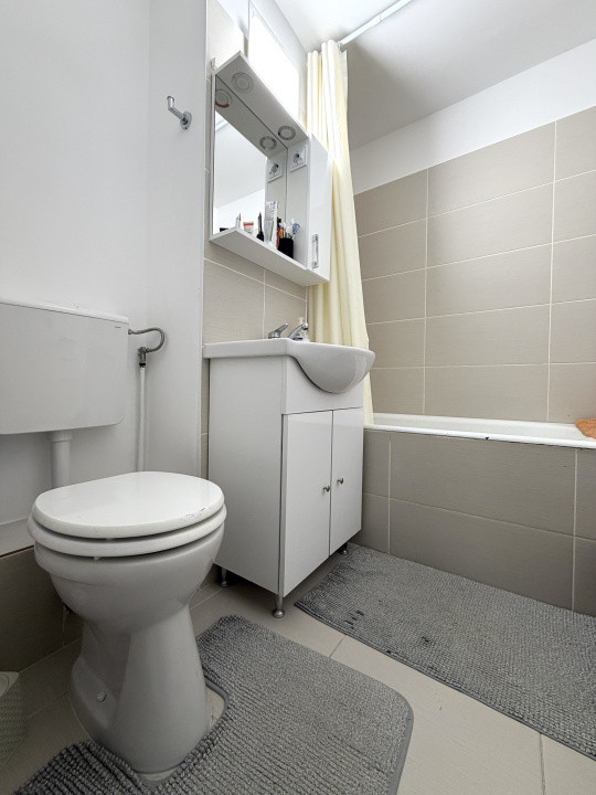 Apartament 4 camere, 80 mp utili, etaj 3, 2 balcoane - Lipovei