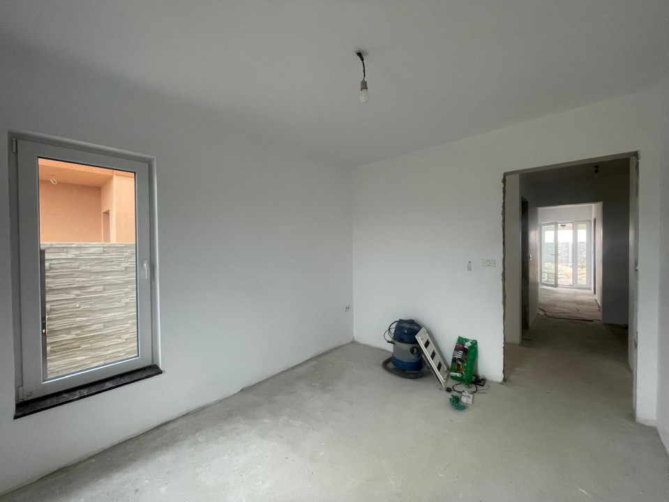 Duplex 5 camere la alb Mosnita Noua