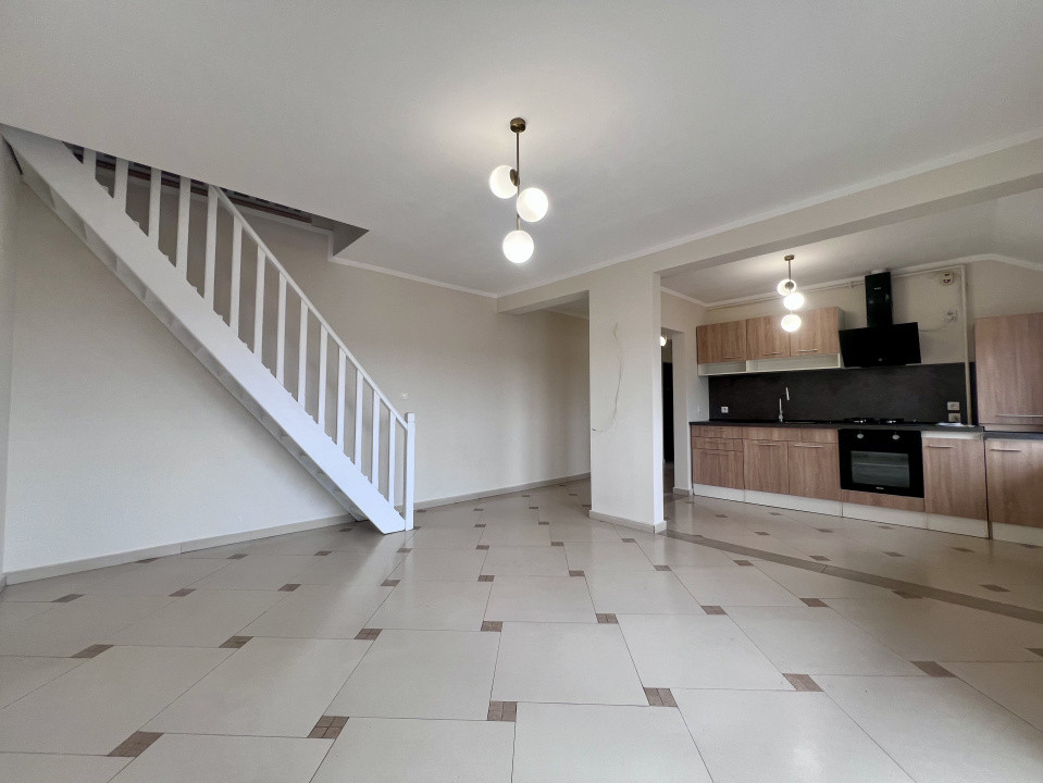 Apartament cu 4 camere, 68mp, etaj 5/5 - Zona Dambovita