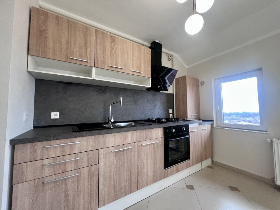 Apartament cu 4 camere, 68mp, etaj 5/5 - Zona Dambovita