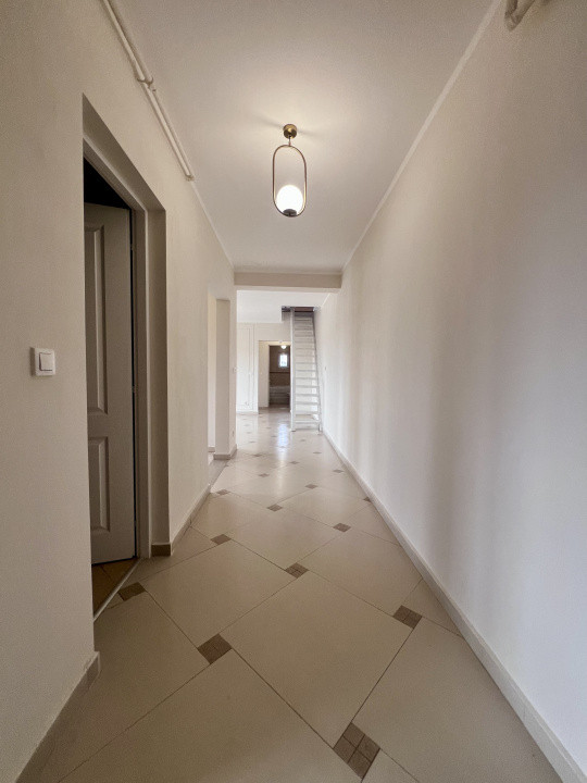 Apartament cu 4 camere, 68mp, etaj 5/5 - Zona Dambovita