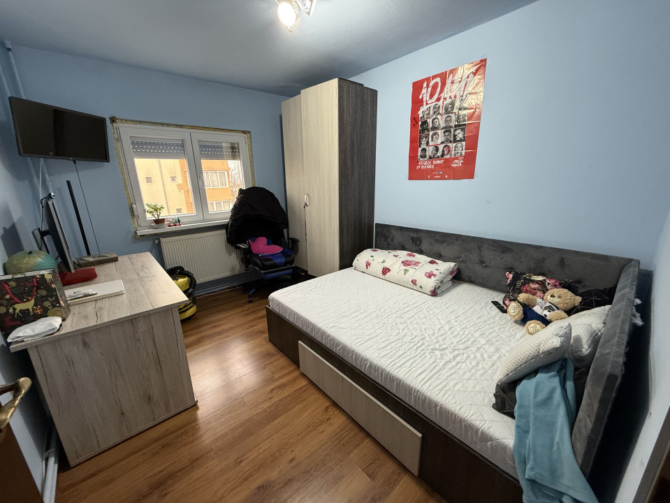 Apartament 4 camere, decomndat, 77 mp utili + 2 balcoane- Soarelui