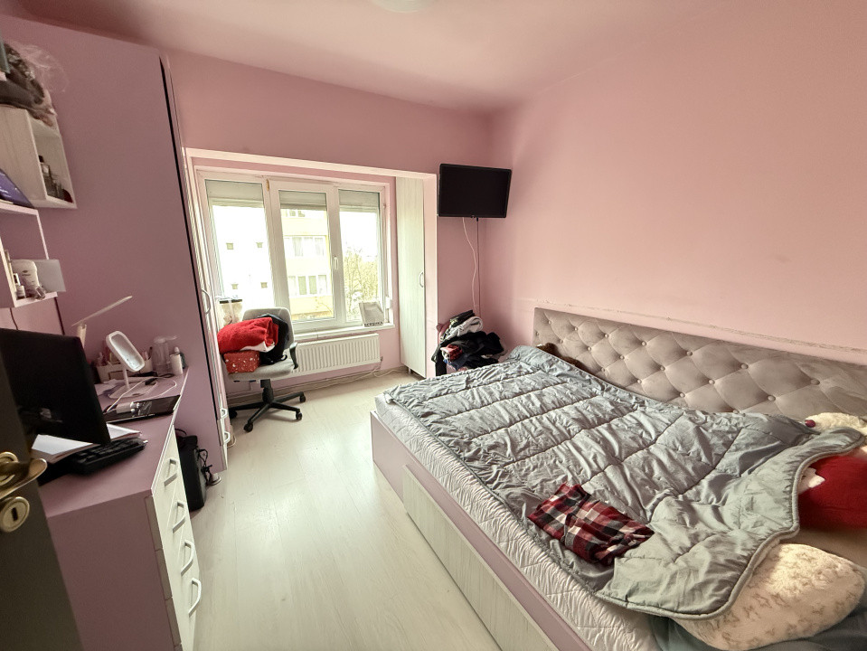 Apartament 4 camere, decomndat, 77 mp utili + 2 balcoane- Soarelui