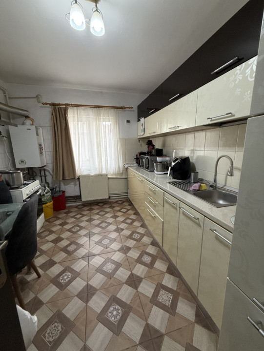 Apartament 4 camere, decomndat, 77 mp utili + 2 balcoane- Soarelui