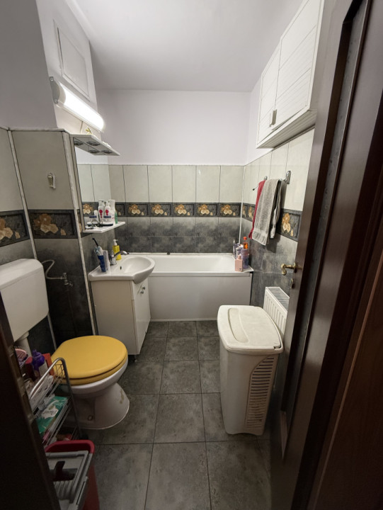 Apartament 4 camere, decomndat, 77 mp utili + 2 balcoane- Soarelui