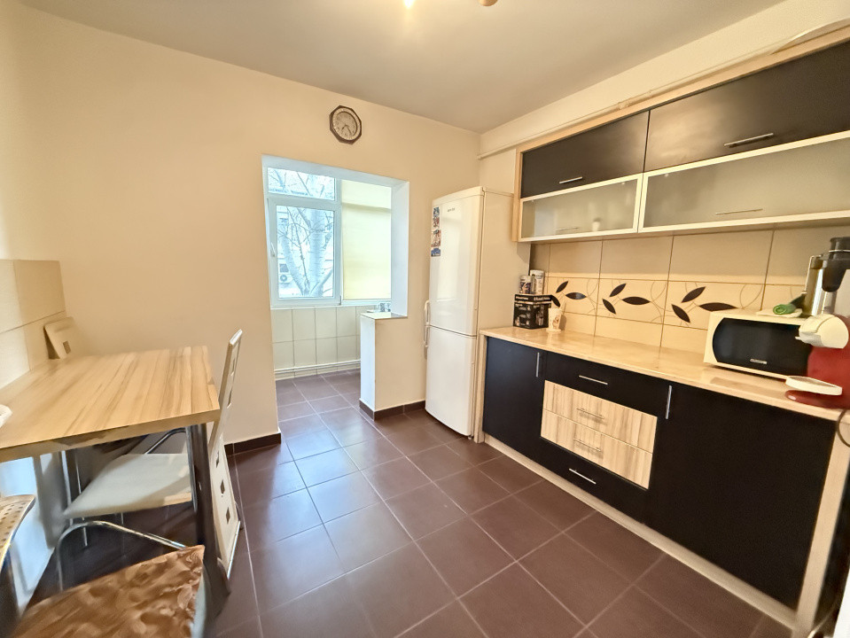 Apartament 3 camere, decomandat, 65 mp utili, mobilat si utilat - Soarelui