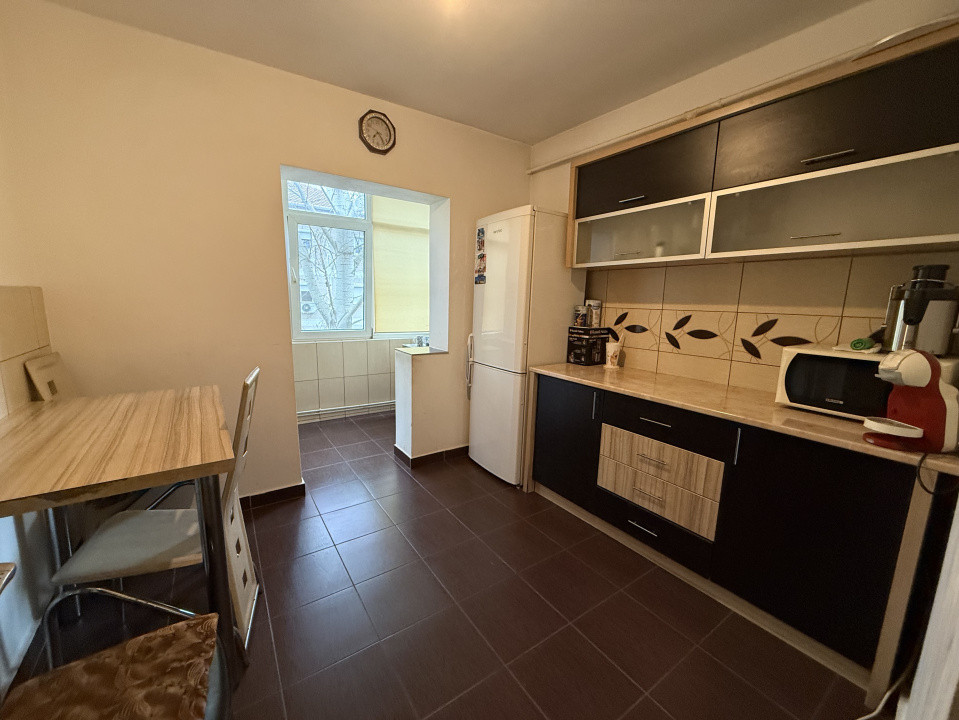 Apartament 3 camere, decomandat, 65 mp utili, mobilat si utilat - Soarelui
