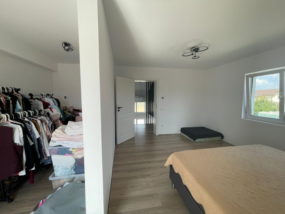 Casa Individuala 5 camere - central Mosnita Veche