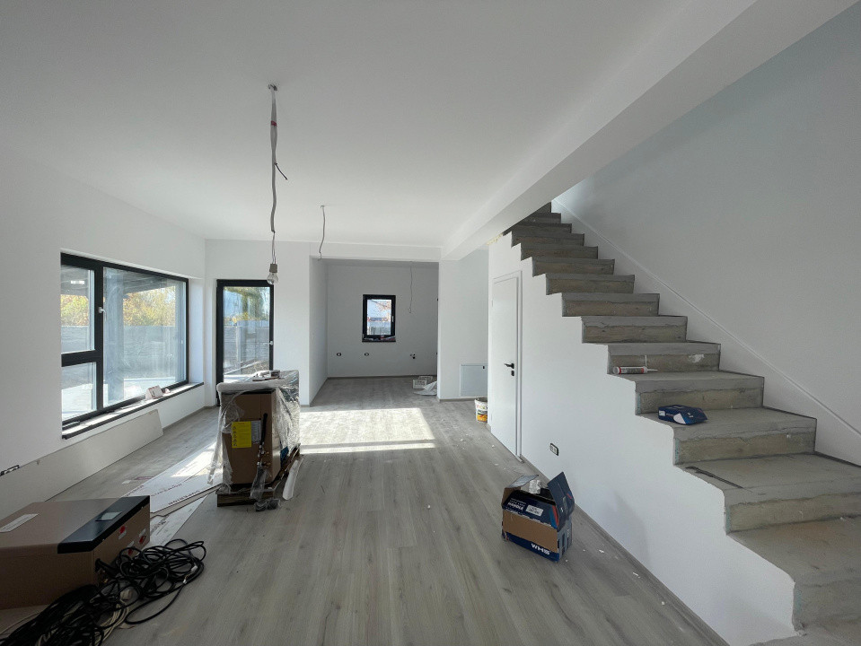 Duplex 3 camere separat prin baie Mosnita Noua