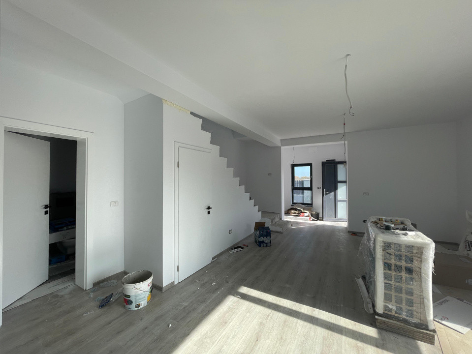 Duplex 3 camere separat prin baie Mosnita Noua