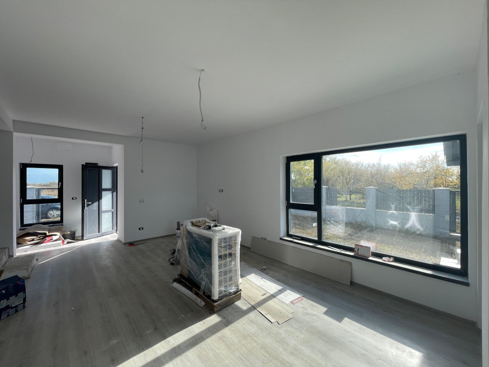 Duplex 3 camere separat prin baie Mosnita Noua