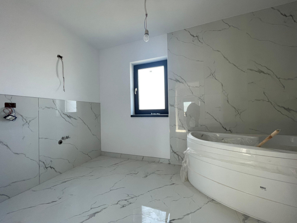 Duplex 3 camere separat prin baie Mosnita Noua