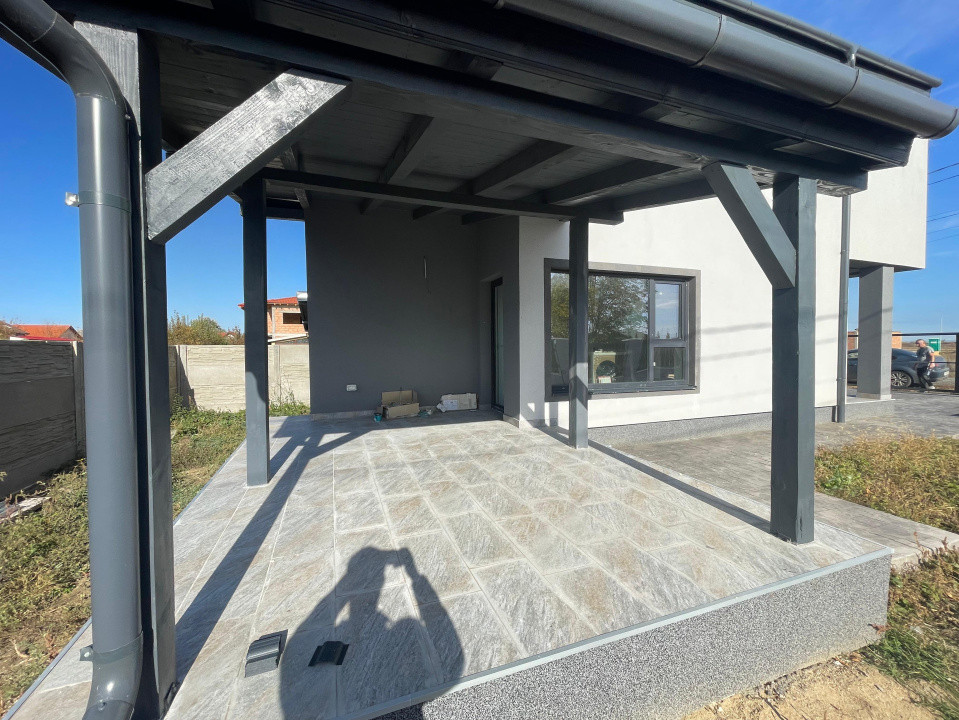 Duplex 3 camere separat prin baie Mosnita Noua