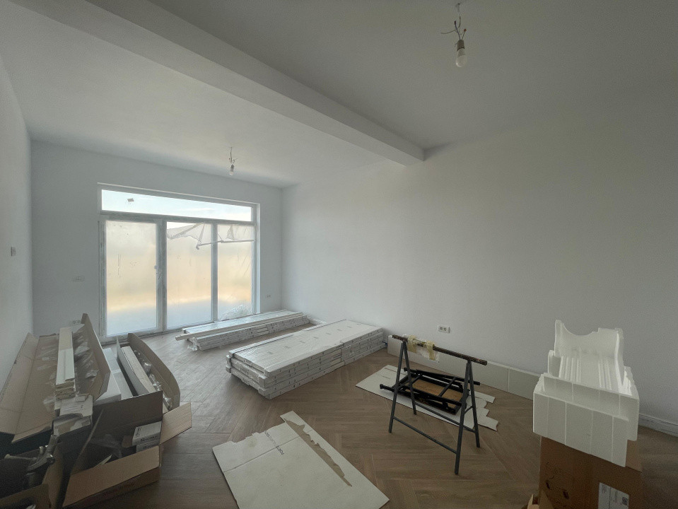 Duplex 5 camere separat prin CT Mosnita Noua