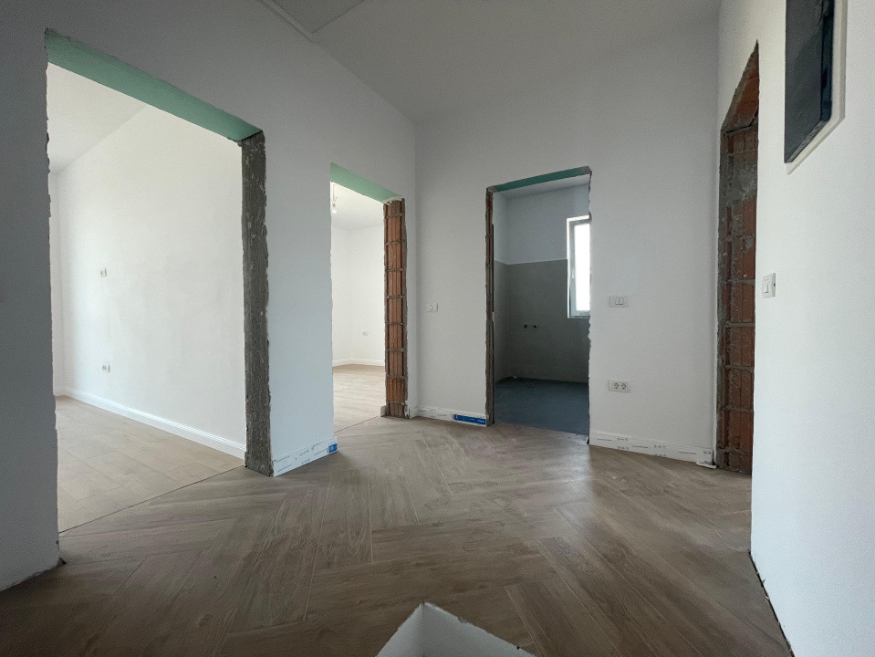 Duplex 5 camere separat prin CT Mosnita Noua